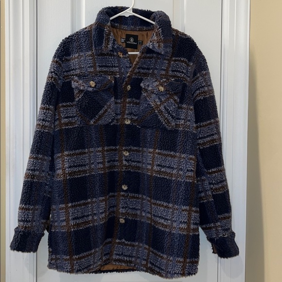 Volcom Jackets & Blazers - 🆕Volcom Women’s Sherpa Jacket Silent Sherpa ll Navy Plaid Pockets Size M Shacket